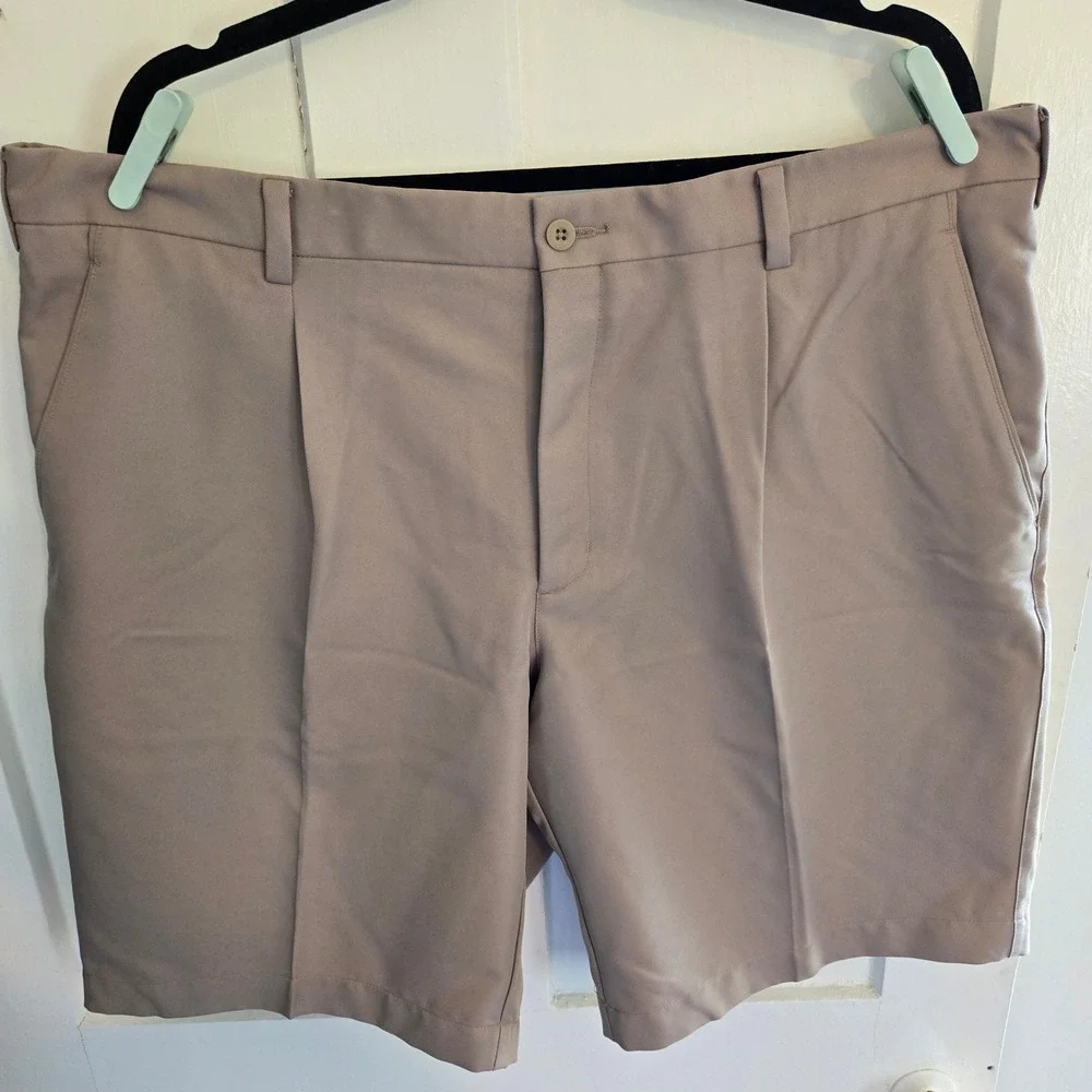 Nike Men's Beige Khaki Pleated Front Golf Shorts Sz. 40 in Inseam 9.5 in Dri Fit